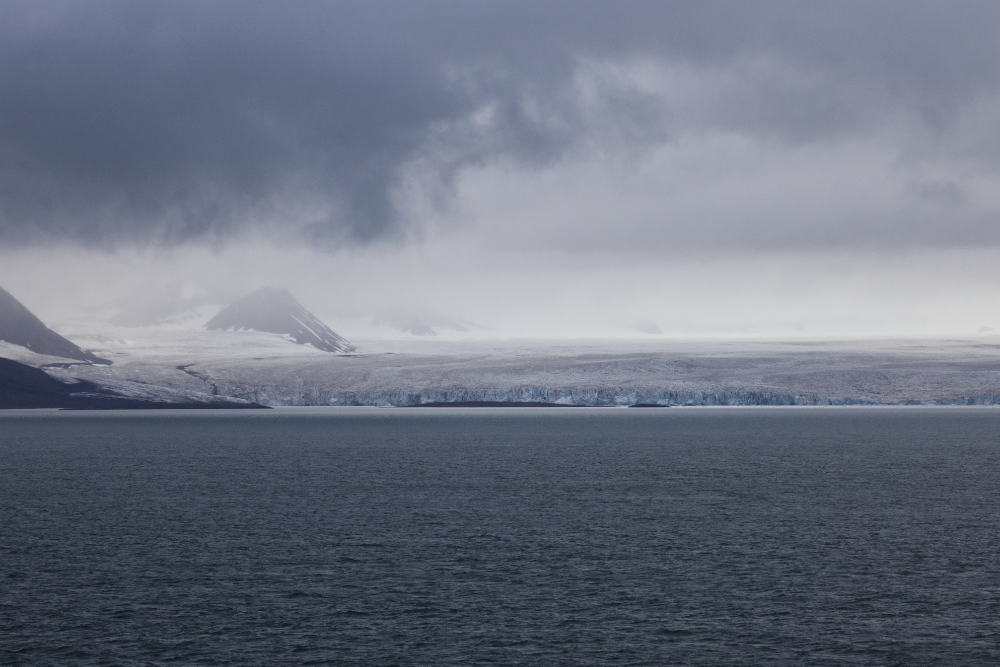 Špicberky 8 – lodí přes Severní ledový oceán